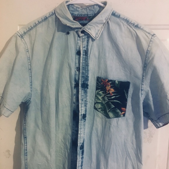 Button down shirt - Picture 2 of 4
